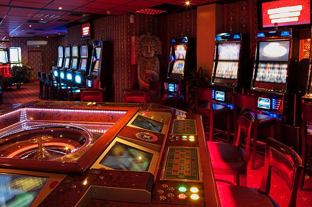 paitoangka123 Casino Hold'em live-dealer table with HD camera feed and card display
